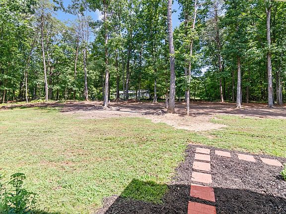 4th image of 758 Angus Rd