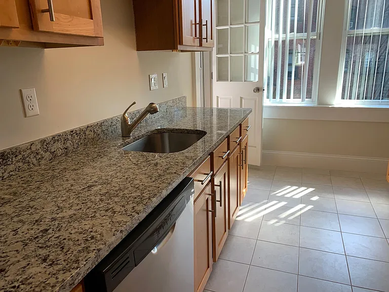 12 Short St #6 — Photo 4