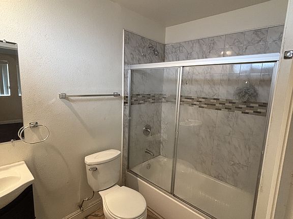 4th image of 616 E 84th Pl #616