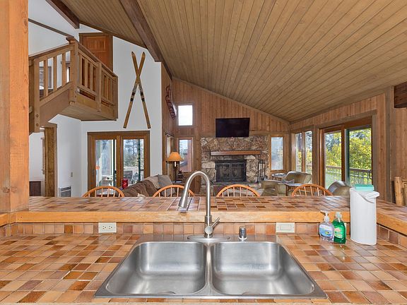 2nd image of 435 Lakeview Blvd #76