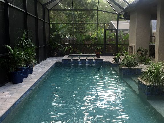 Self-cleaning pool and spa