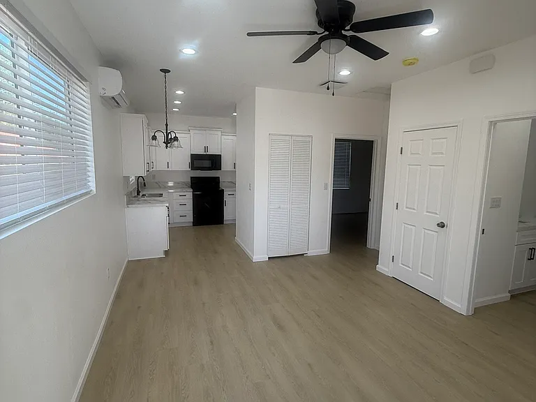 3466 Washington St — Photo 2