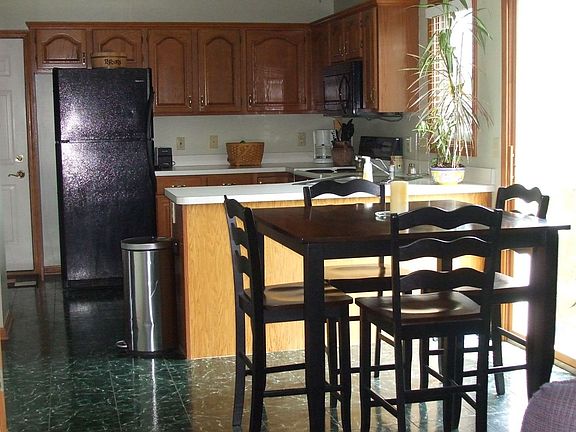 Eat-in Kitchen