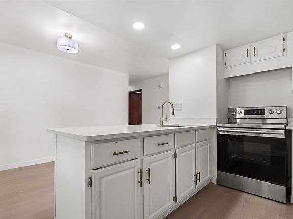 4th image of 3016 Oriental Ct