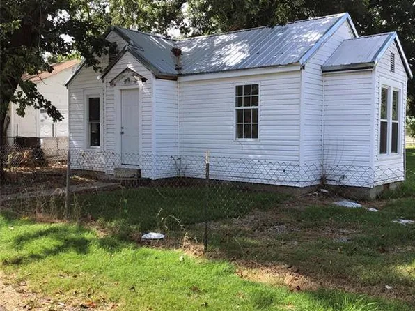 1411 Pine St, Dexter, MO 63841