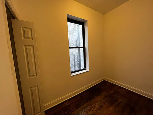 Rented by Salon Realty Corp | media 8