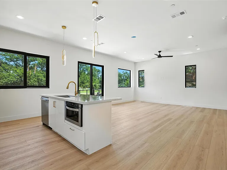 1425 N Garrett Ave #108 — Photo 9