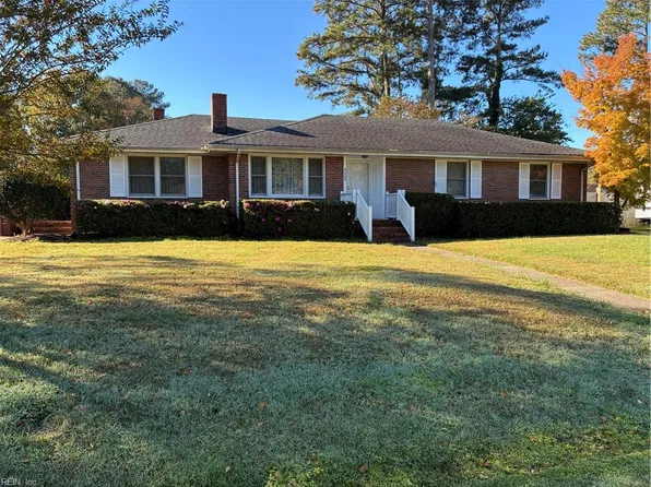4009 San Salvador Dr, Chesapeake, VA 23321