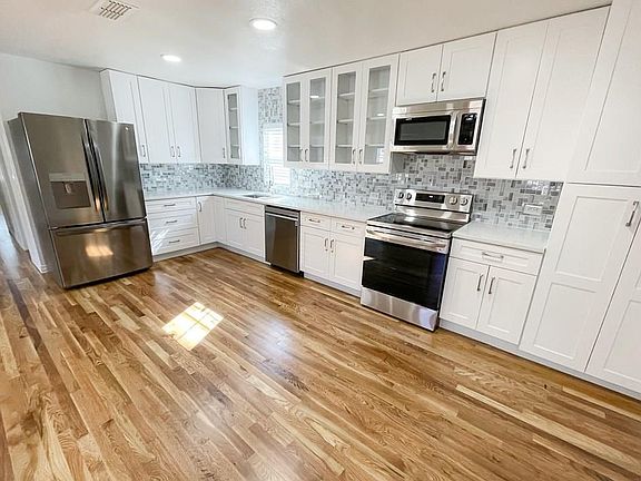 3rd image of 3419 North St #19