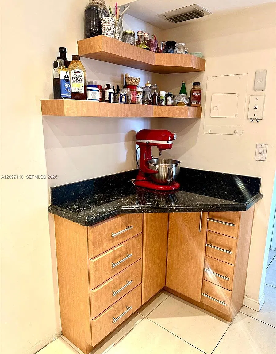 Aventura Eldorado Condo — Photo 3