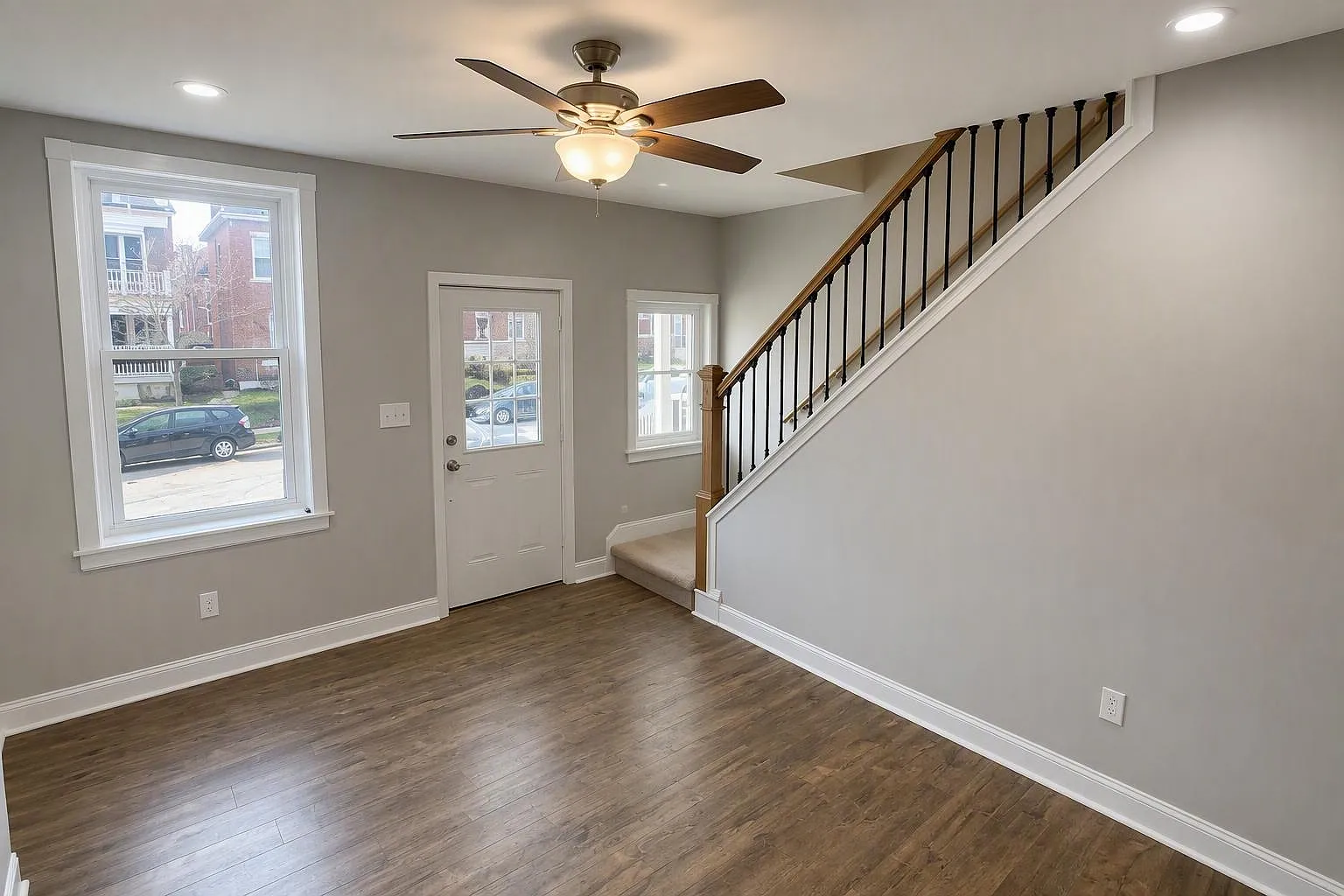 3 bed, 2.5 bath, 3690 sqft, $2,450 — Photo 2