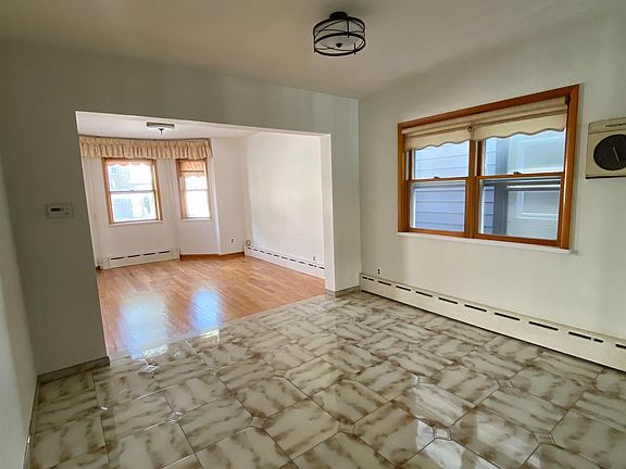 5th image of 133 Oak St Floor 1