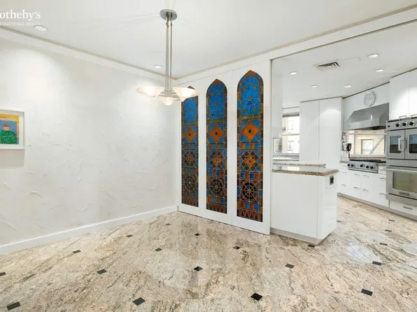 1040 Fifth Avenue image 9 of 15