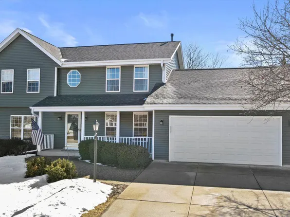 2037 West Saint Johns WAY, Oak Creek, WI 53154