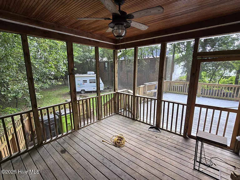 221 Pollock St — Photo 4
