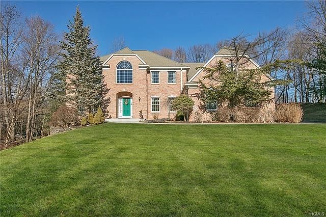 Welcome home to this gorgeous Colonial