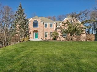3 Diamond Ct, Montebello, NY 10901