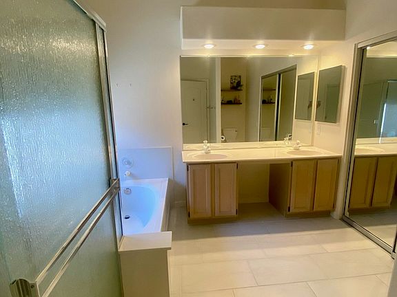 Primary bedroom ensuite bathroom