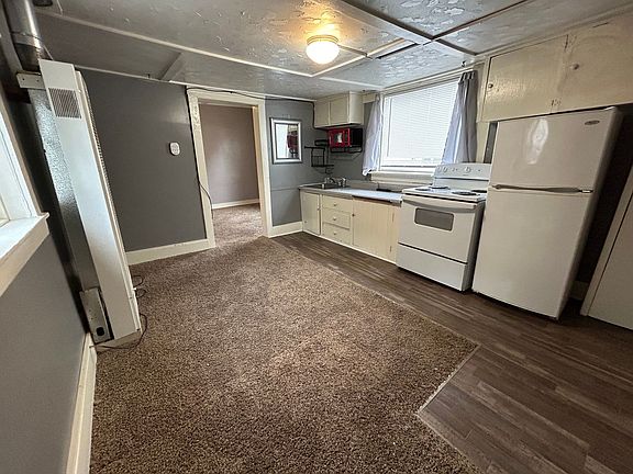 2nd image of 1531 Dickens St #B