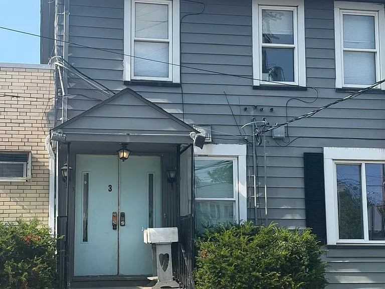4438 Pearl Rd — Photo 1