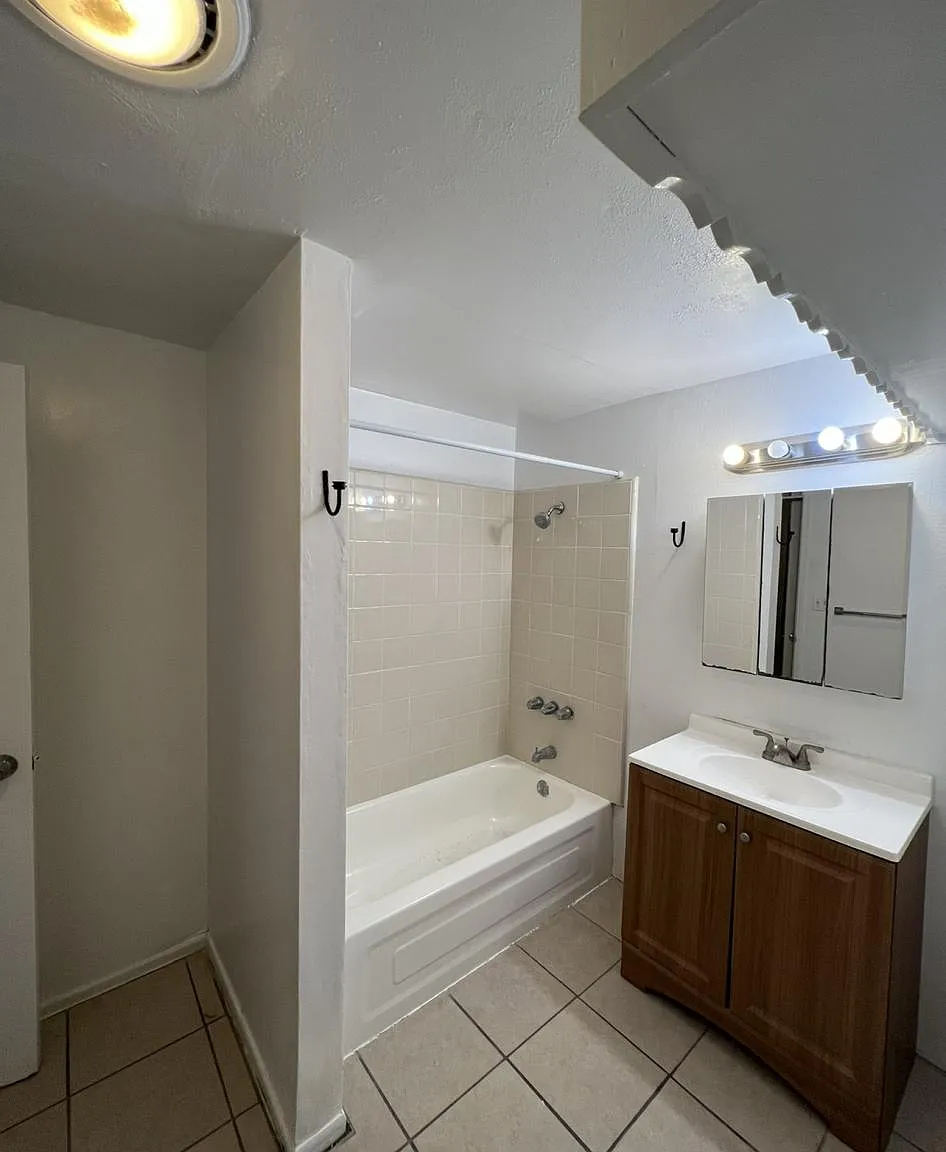 3 bed, 1500 sqft, $3,795 — Photo 3