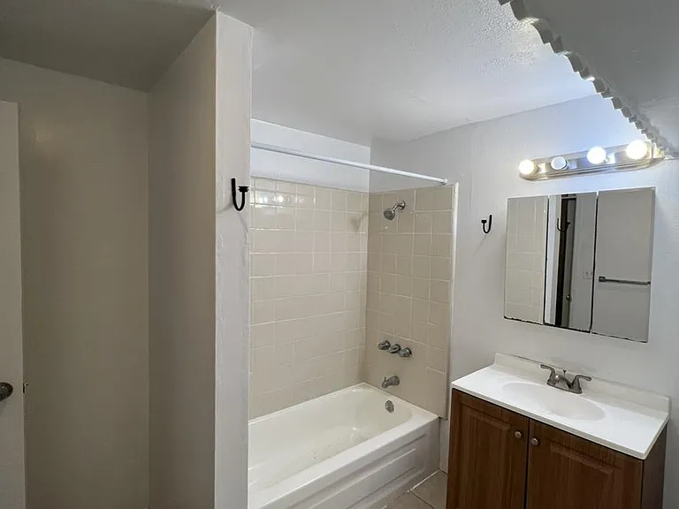 24463 Park St — Photo 3