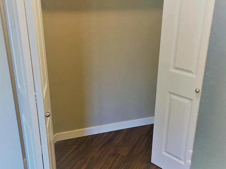 Capitol Steps Apartments & Furnished Suites — Photo 36