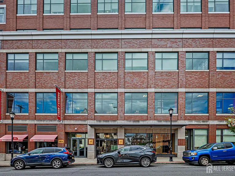 110 Somerset St #2205 — Photo 2