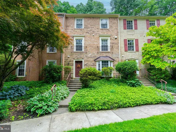 4616 Briar Patch Ct, Fairfax, VA 22032