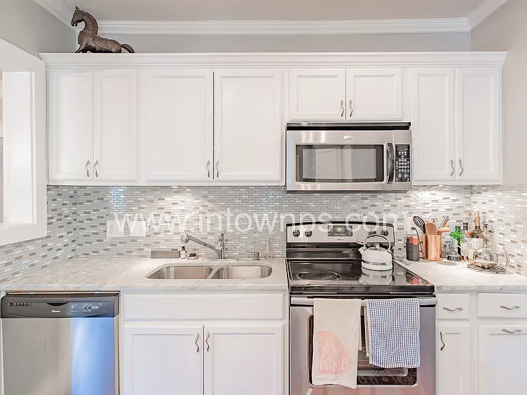 137 Dearborn St — Photo 4