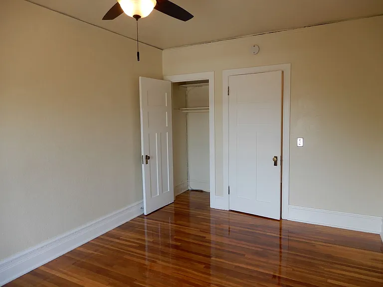 Lucretia Court Apartments — Photo 16