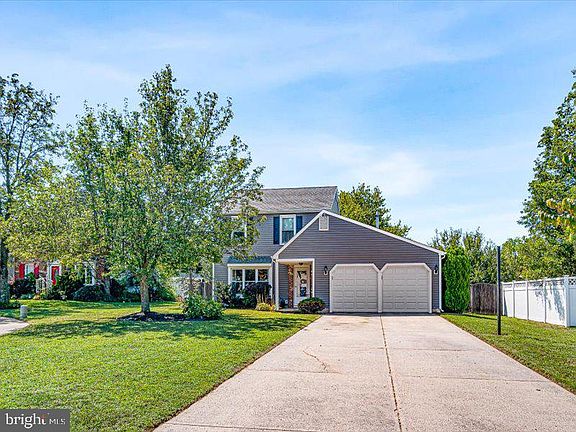 3rd image of 6 Hampshire Ct