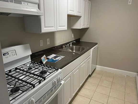 2nd image of 383-435 Oaklawn Ave #116