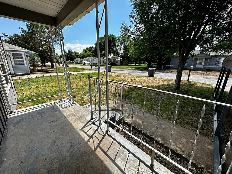 212 SW 23rd Pl — Photo 4