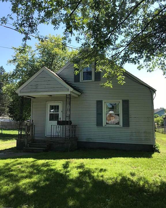 2nd image of 9 Pine St