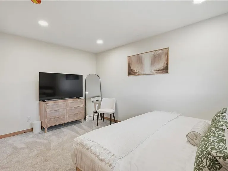 767 Mallalieu Dr — Photo 12