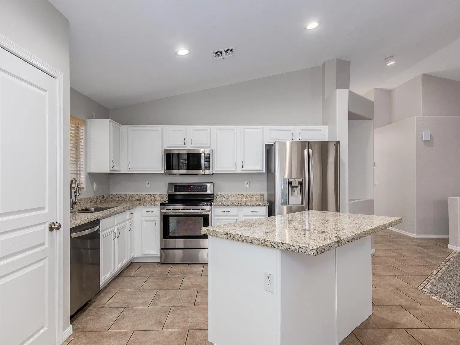 3 bed, 1574 sqft, $2,150 — Photo 4