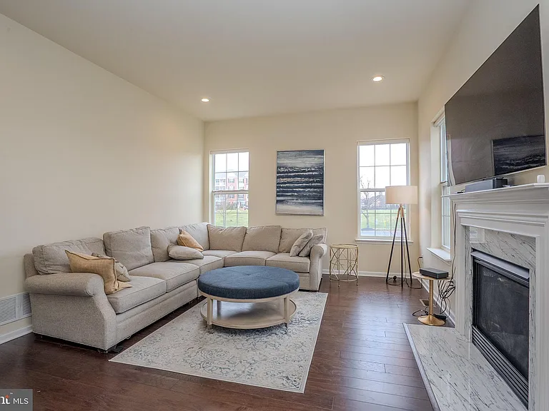 1802 Yearling Ct — Photo 23