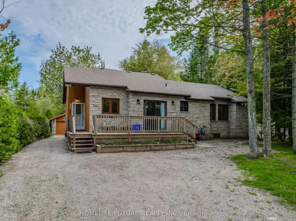322 6th St N, South Bruce Peninsula, ON N0H 2G0
