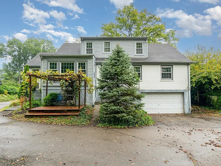 7620 Montgomery Rd — Photo 2