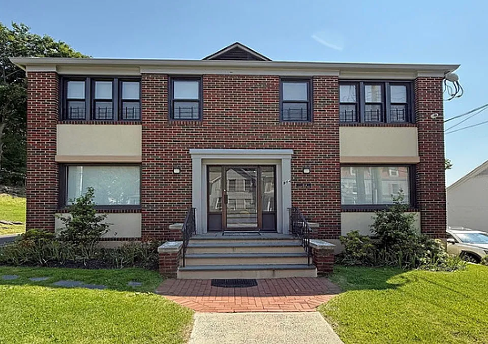504 Ashford Ave #1W