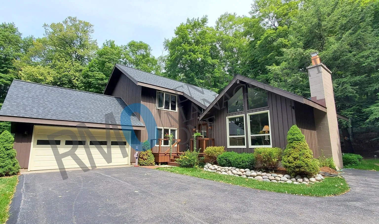 Furnished Off-Season Only 4 Bedrooms in Beulah — Photo 1
