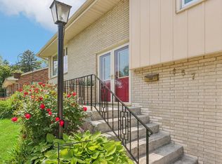 657 Brandt Ct, Pewaukee, WI 53072