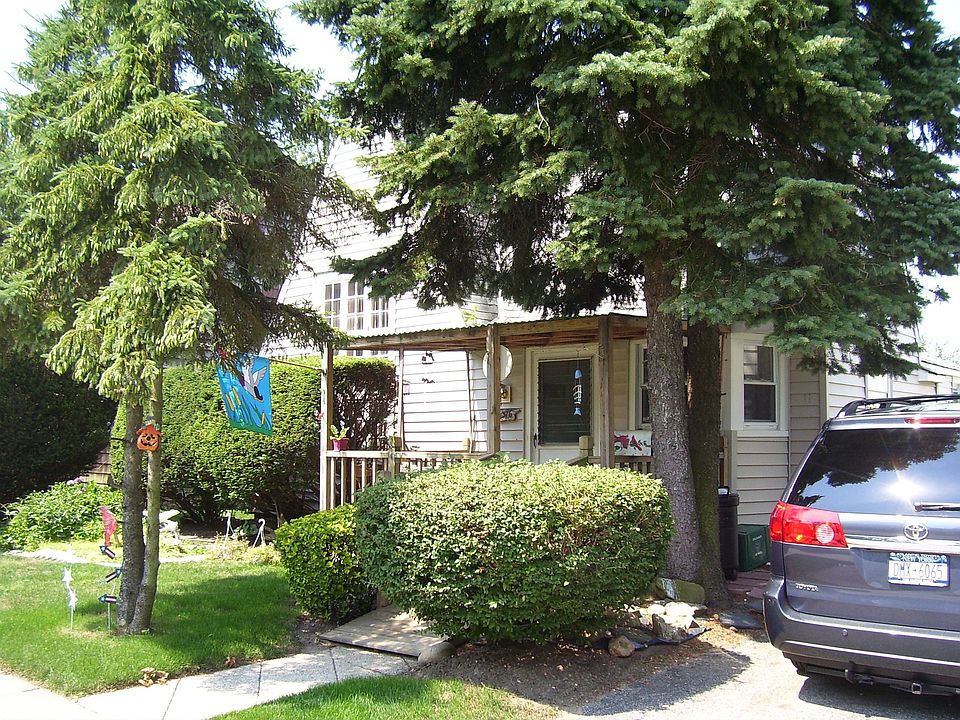 2nd image of 2376 Riverside Dr