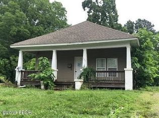423 W Webster St, Benton, IL 62812