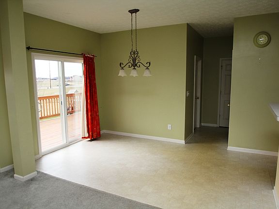 4th image of 277 Lillian Dr