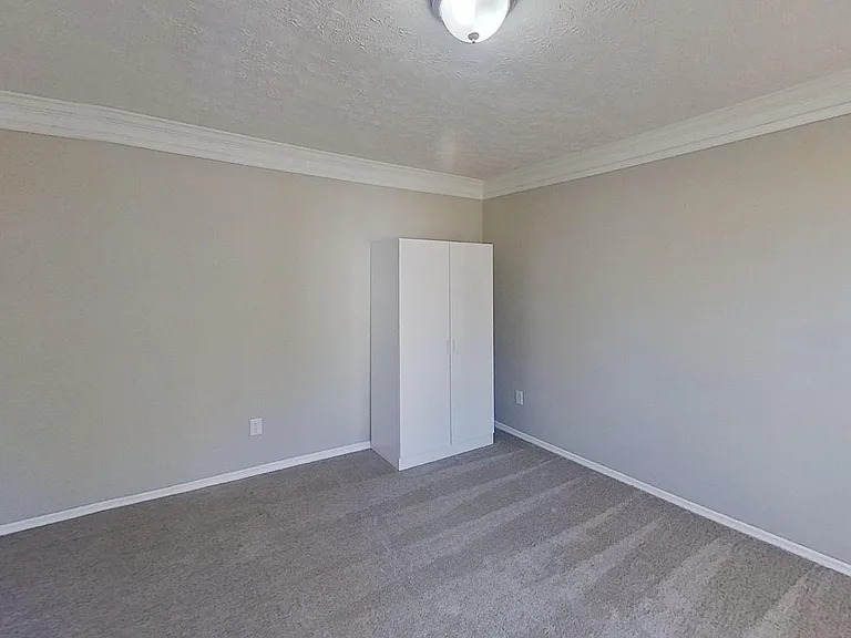 1225 Huntington Place Cir — Photo 17