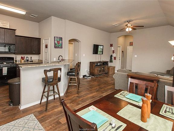 5th image of 106 Wild Flower Ct