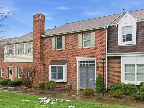 2nd image of 202 Boxwood Ct