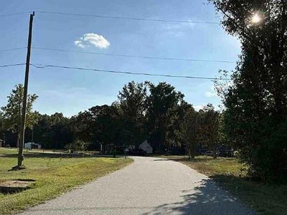 Exterior Neighborhood (street photo)